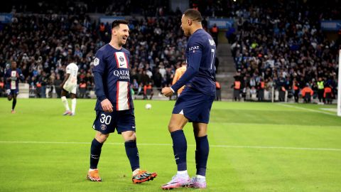 Ein Freistoß erobert das Herz von Kylian Mbappé